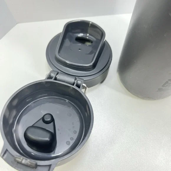 Stanley Quick Flip GO Water Bottle 24 Oz Push Button Lid Leakproof Charcoal Gray - Picture 15 of 15